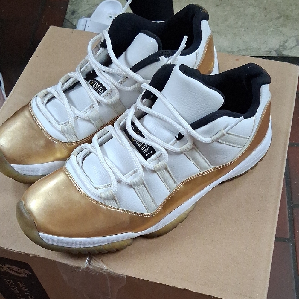 Jordan 11s